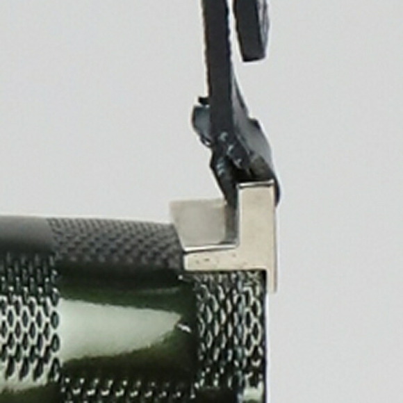 LOUIS VUITTON Green Damier Shoulder Bag - Picture 9 of 10